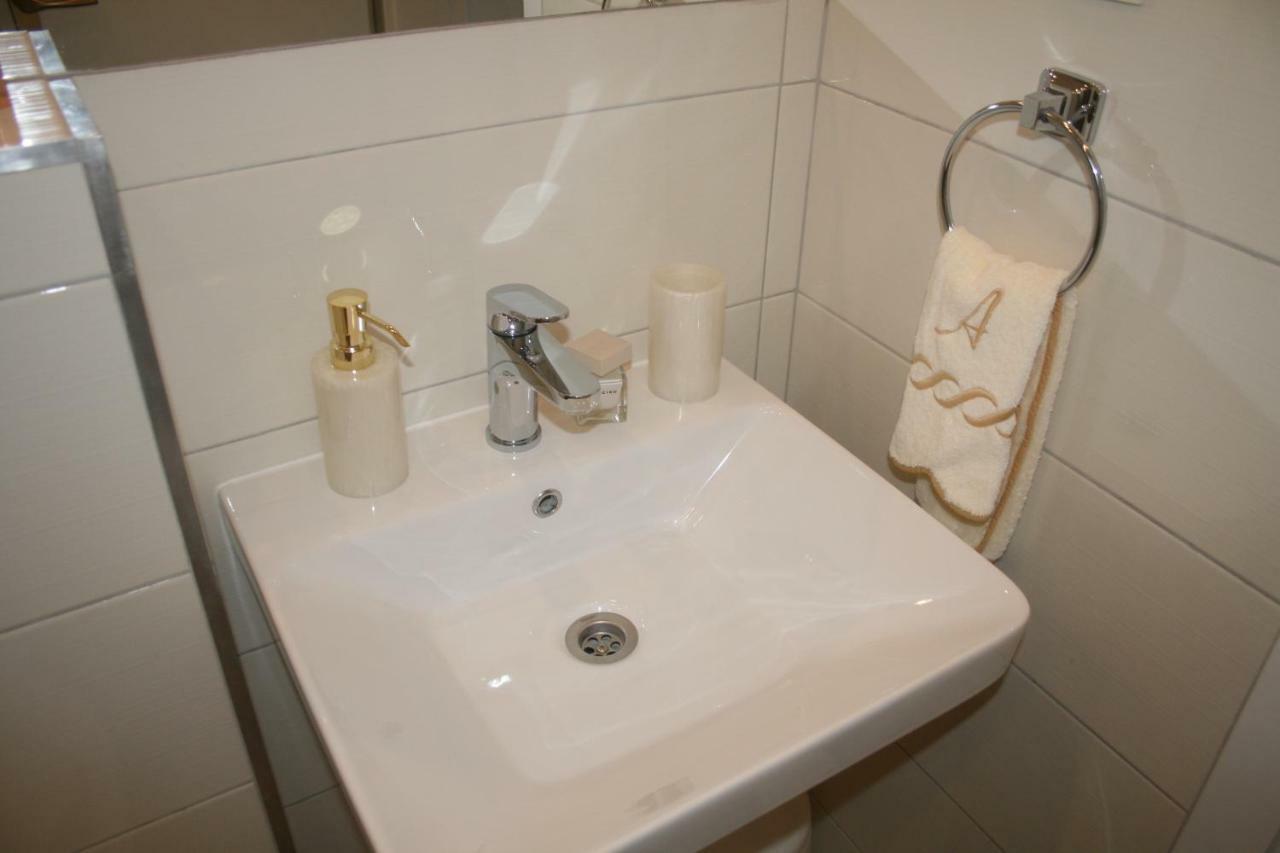 Marinesa Apartment *