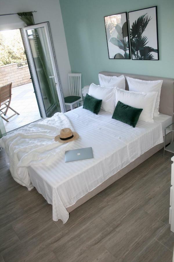 Marinesa Apartment *